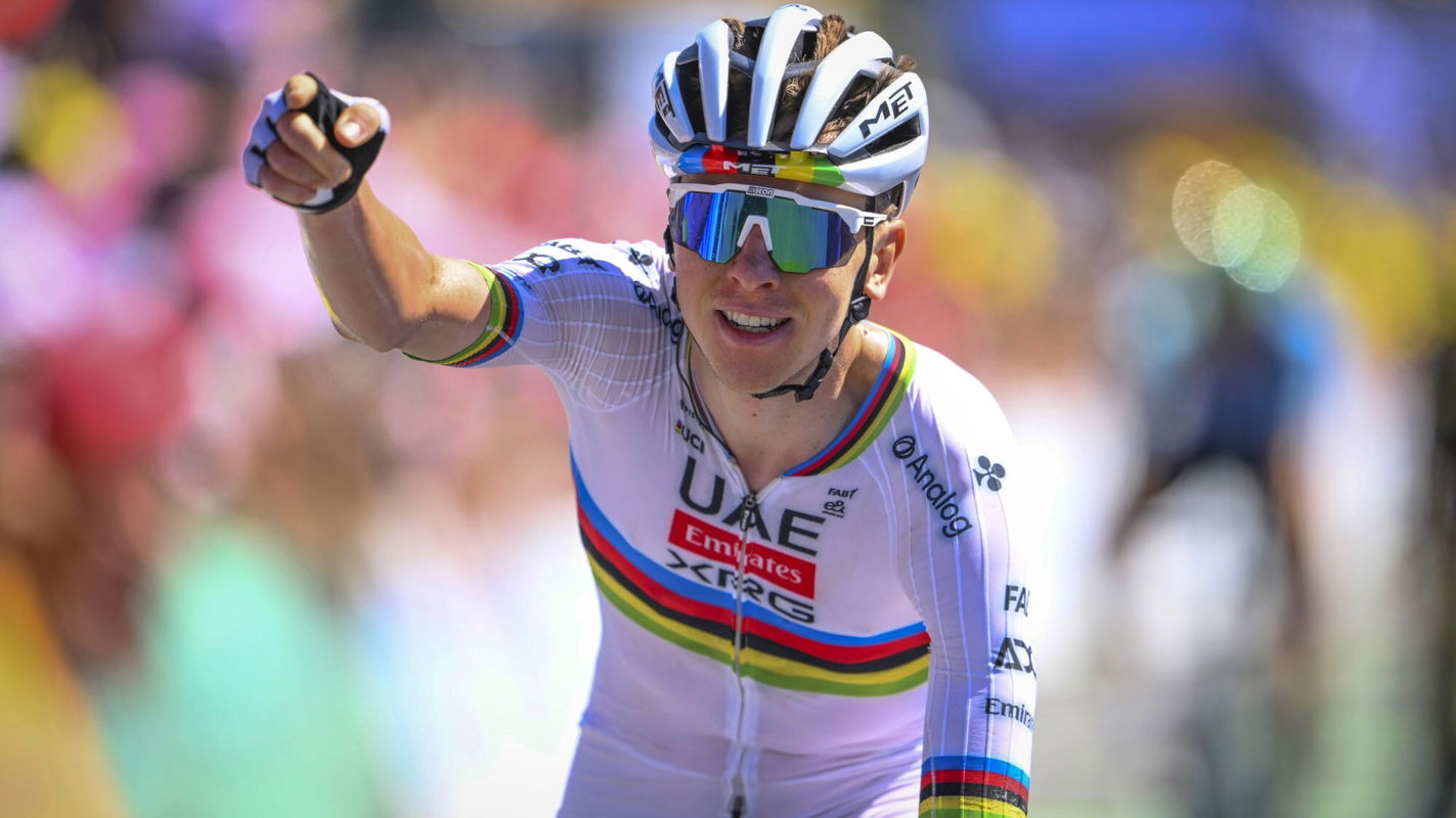 Pogacar pointing - Tour de France 2025