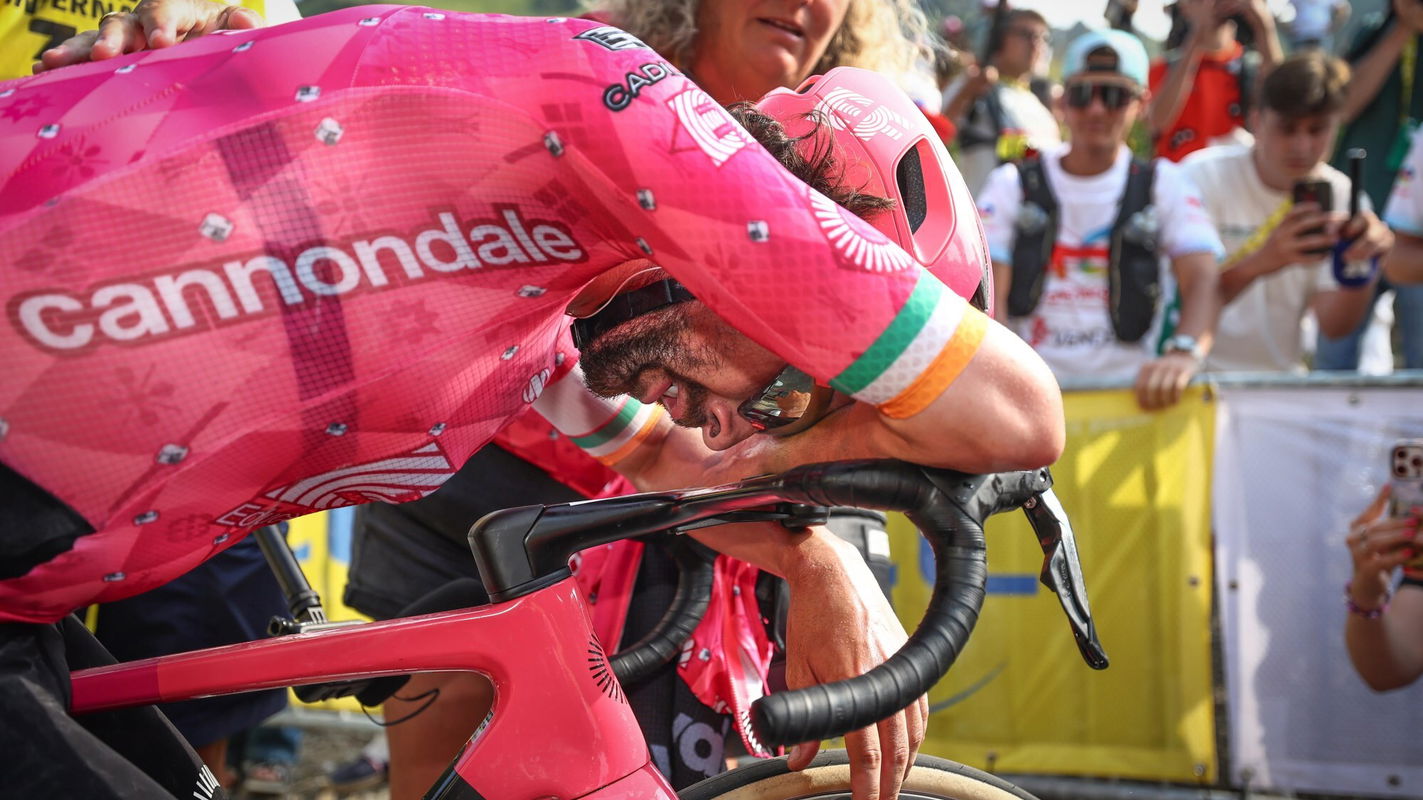 Ben Healy slumped - Stage 10 Tour de France 2025
